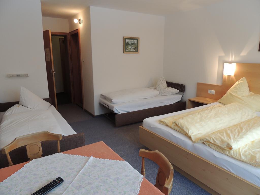 Familienzimmer (2 Erwachsene + 2 Kinder)