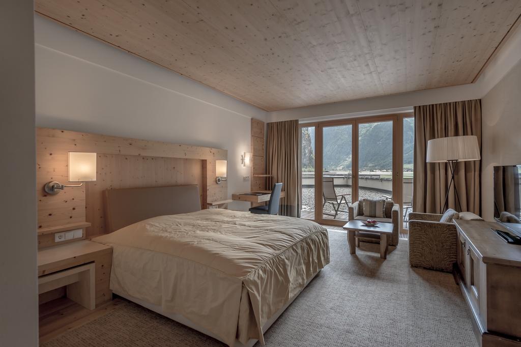 Doppelzimmer Süd mit Zugang zur Therme und Spa