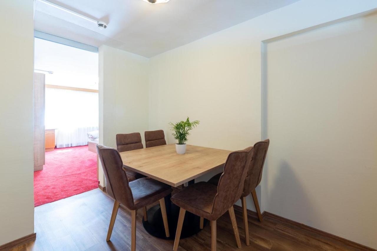Two-Bedroom Apartment,1361843372:JPEG